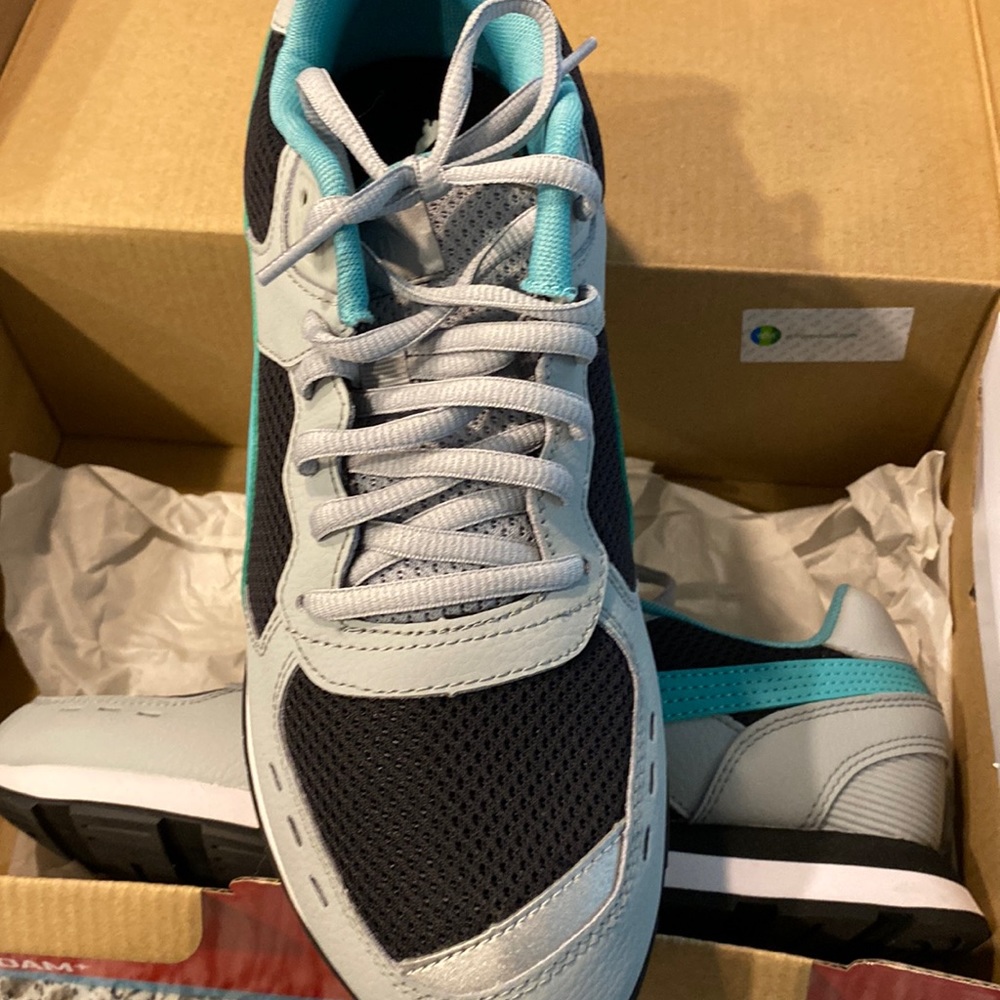Size 8 puma sneakers